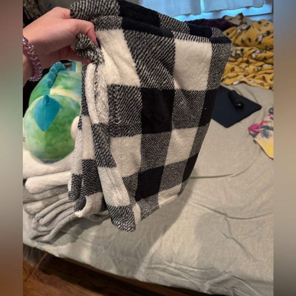 Black and White Checkered Blanket - Picture 2 of 3